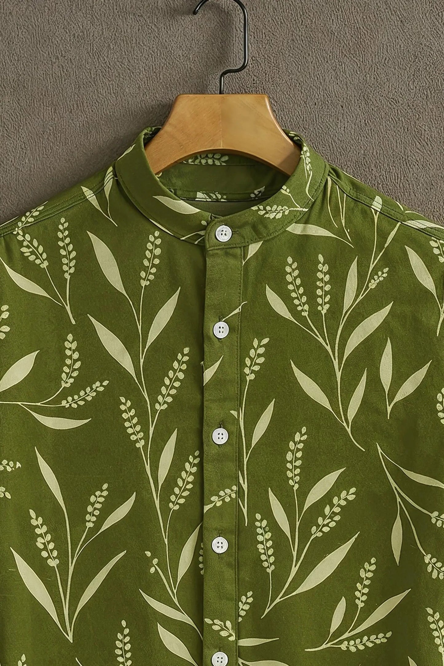 Men’s Green Botanical Print Shirt – Minimal Leaf Pattern Mandarin Collar Shirt
